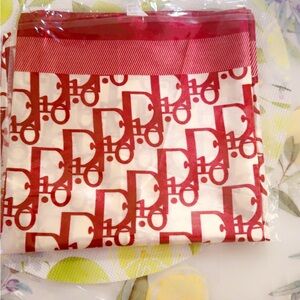 Stylish Red and White Patterned Scarf